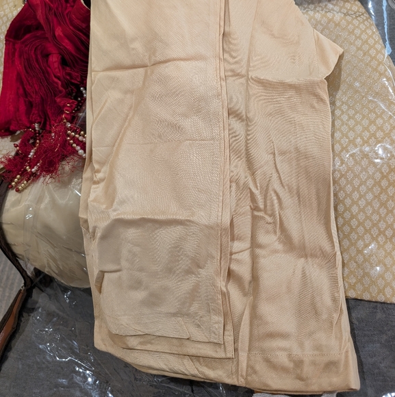 Manyavar Sherwani set with dupatta - Picture 11 of 15